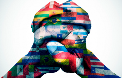Banderas de paises latinoamericanos sobre manos abrochados - de Dreamstime Banderas de paises latinoamericanos sobre manos abrochados - de Dreamstime